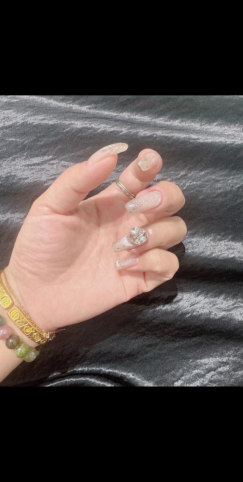臺風(fēng)天，我的御用美甲師上門服務(wù) 指尖上的寧靜與溫暖